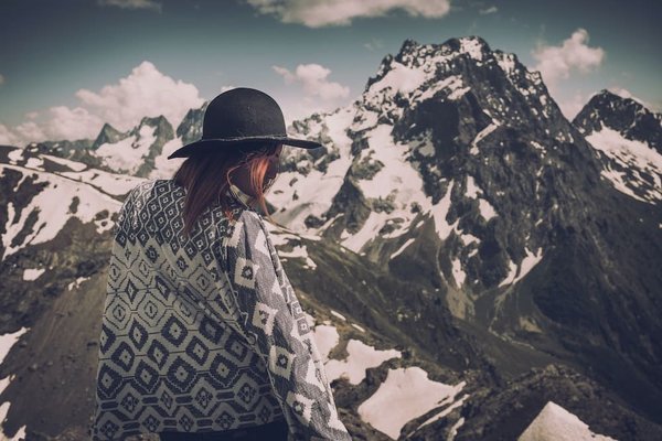 Qui a inventé le poncho ?
