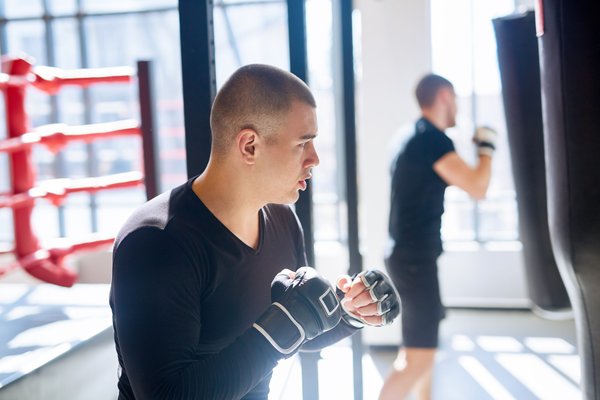 Comment bien choisir un rashguard de MMA