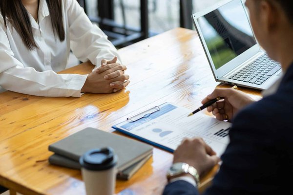 Conseils pour naviguer sur les sites de recrutement à Issoire et trouver l'emploi parfait